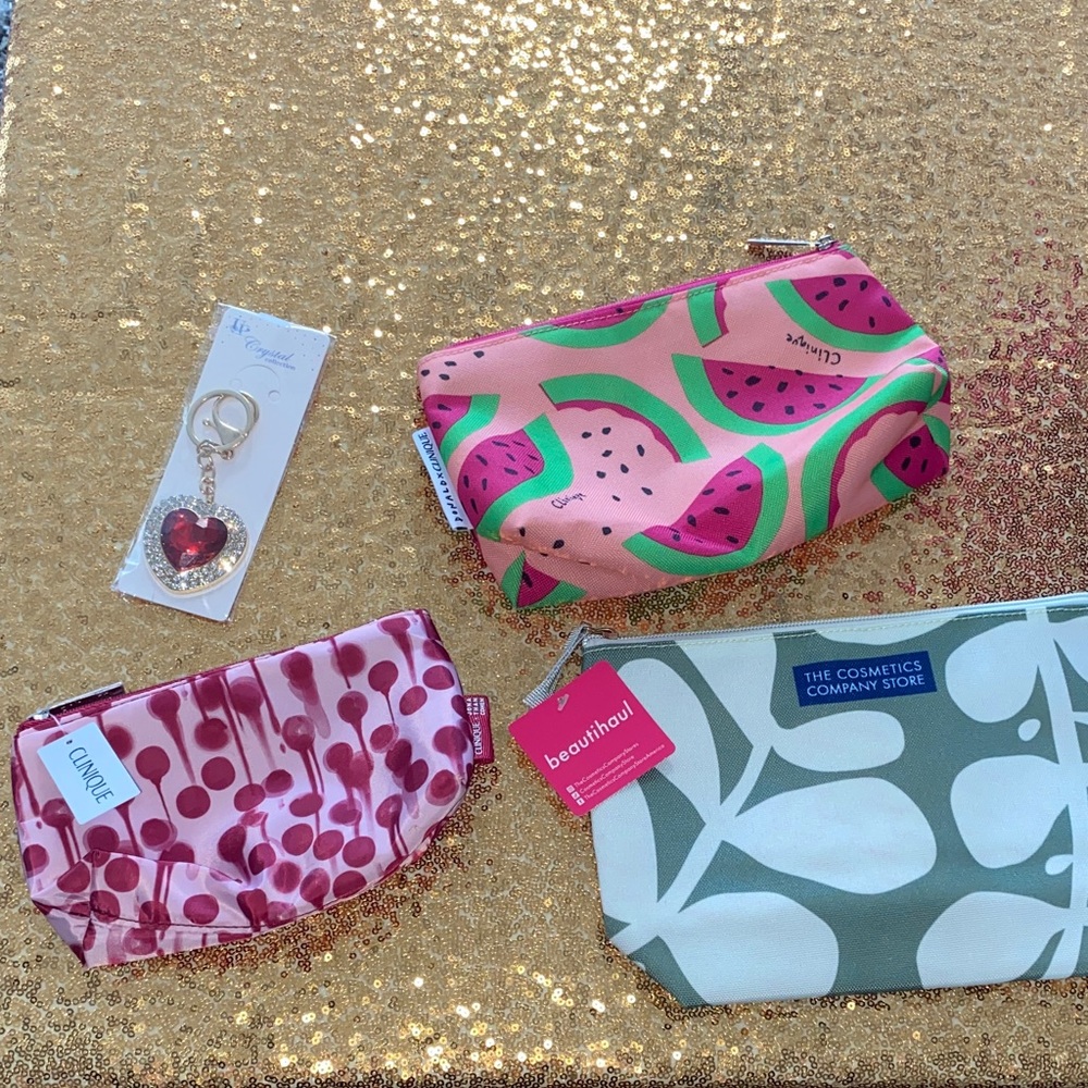 Makeup Accessory Bag Set & Heart Keychain
